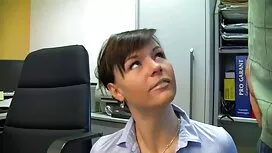 Đen gà con đóng đinh ...