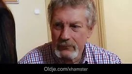 Khi mẹ bạn chỉ là ph ...