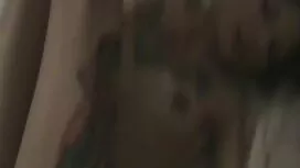 Theo sau là mẹ Janic ...